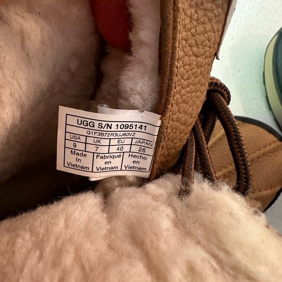 Ugg Adirondack Boots - Picture 6 of 6